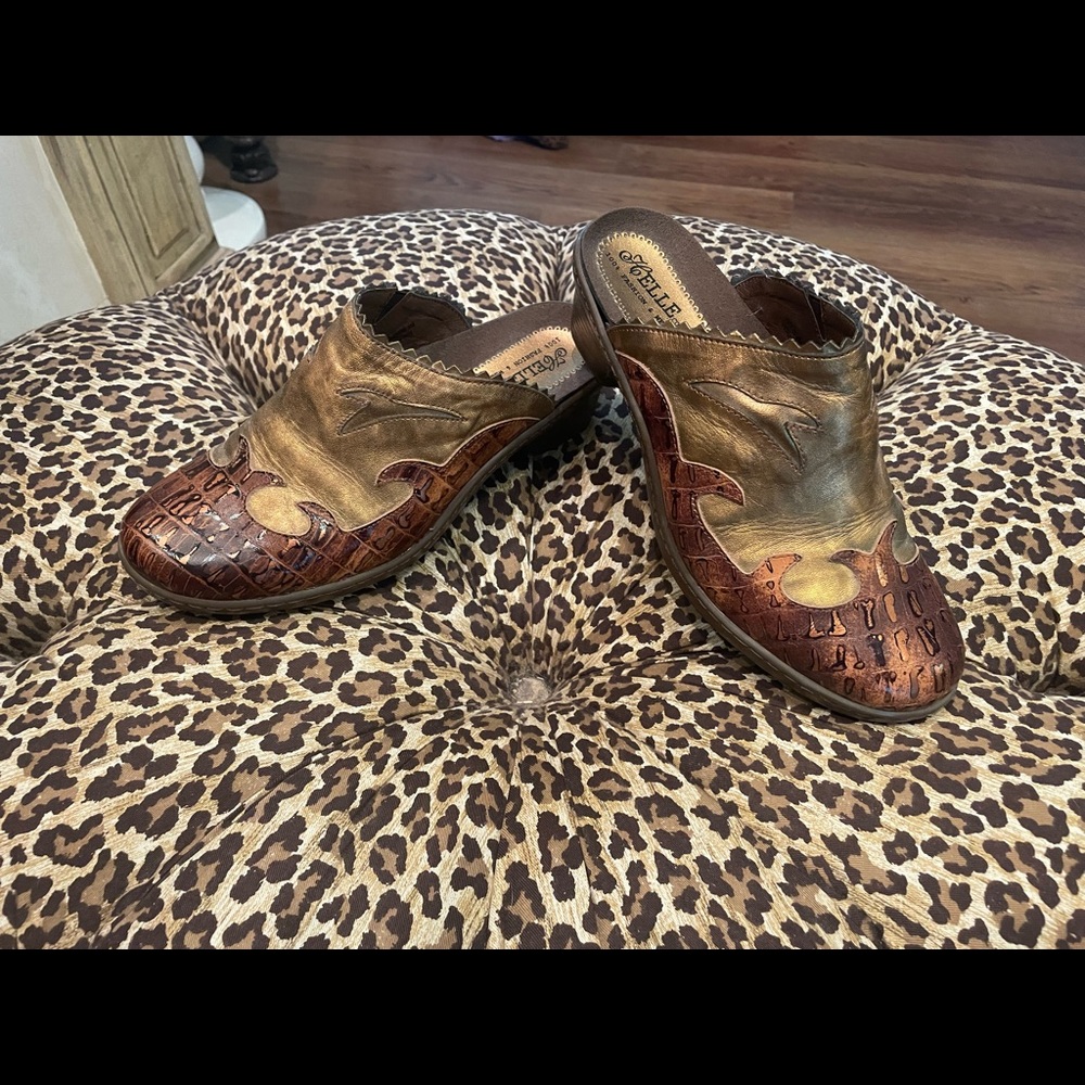 Helle 42 brown Gold copper shoe boot EUC